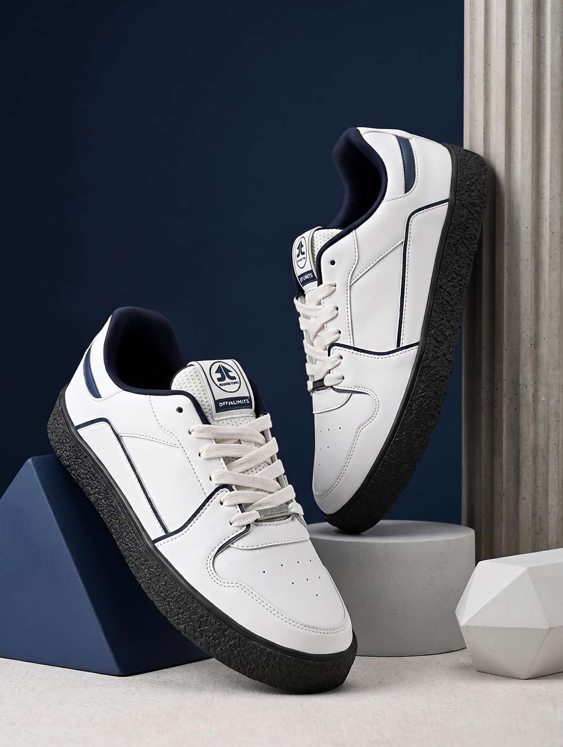 men solid lace up sneakers