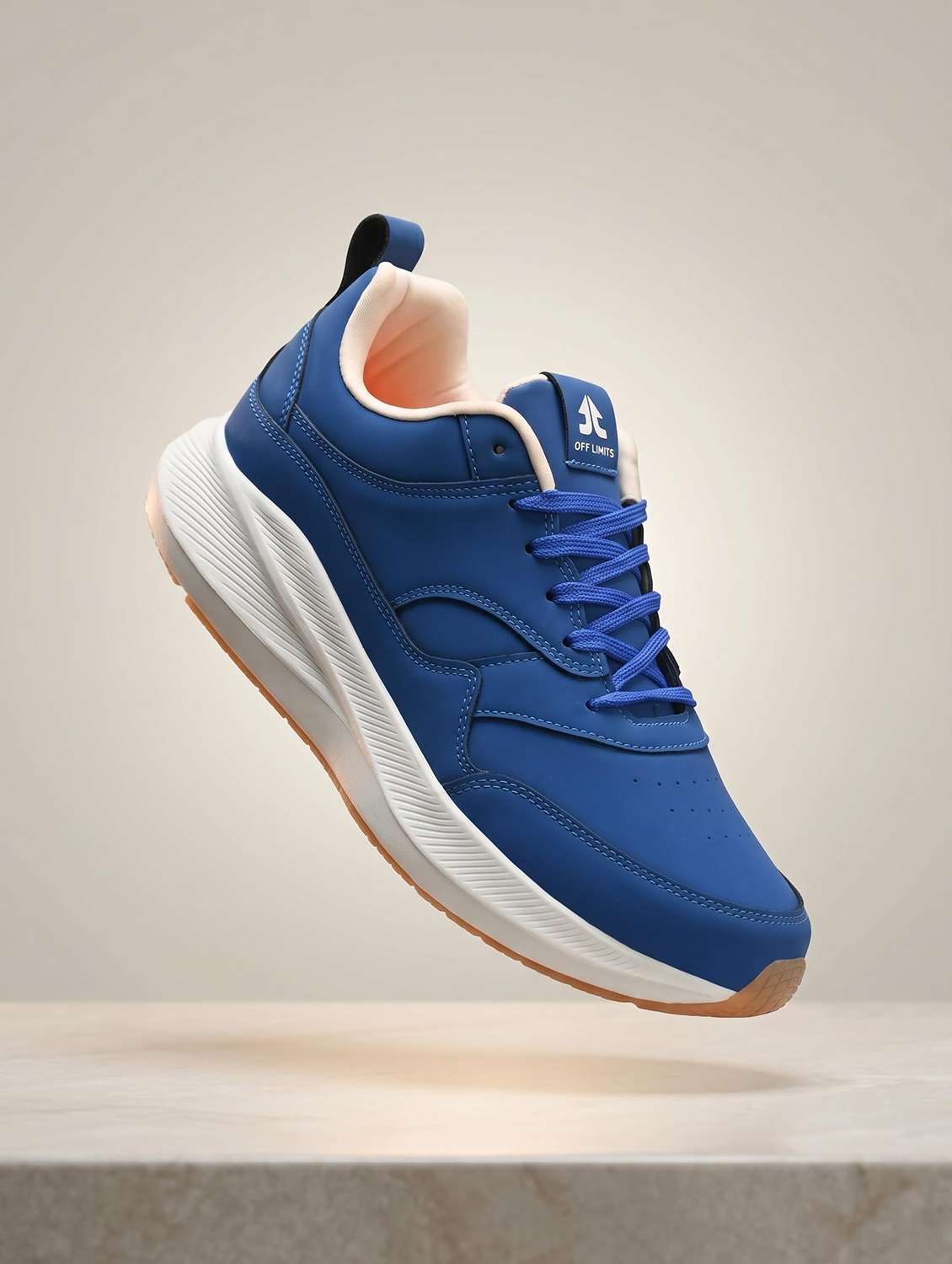 men solid lace up sports shoes