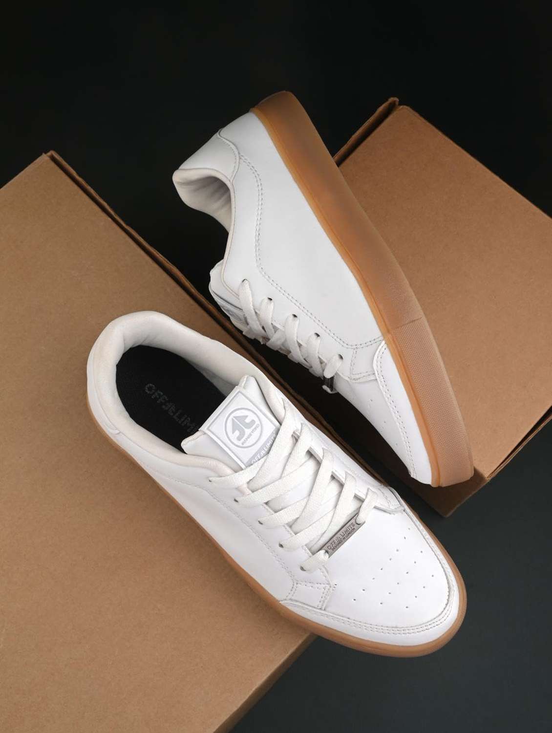 men solid lace up sneaker