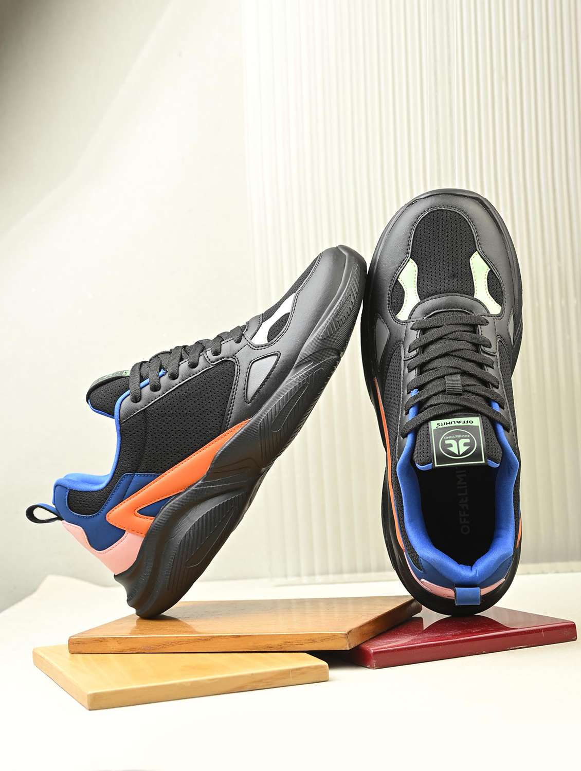 men colourblocked lace up sports shoes