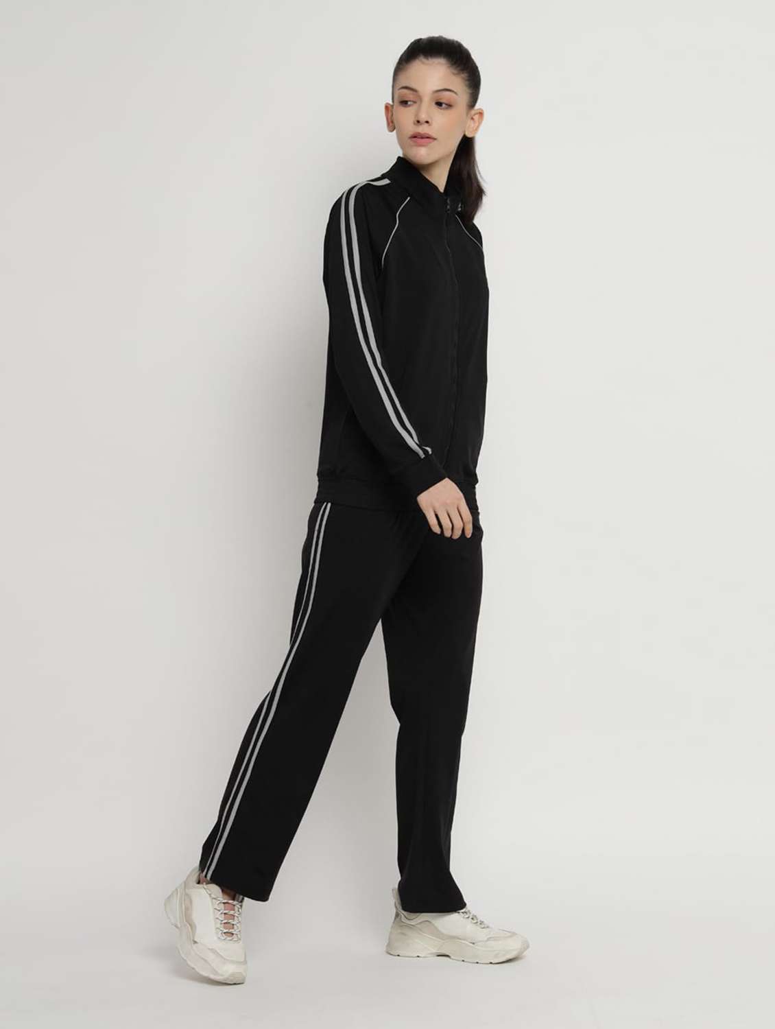 women taped long sleeves active wear set - 22582139 -  Standard Image - 2