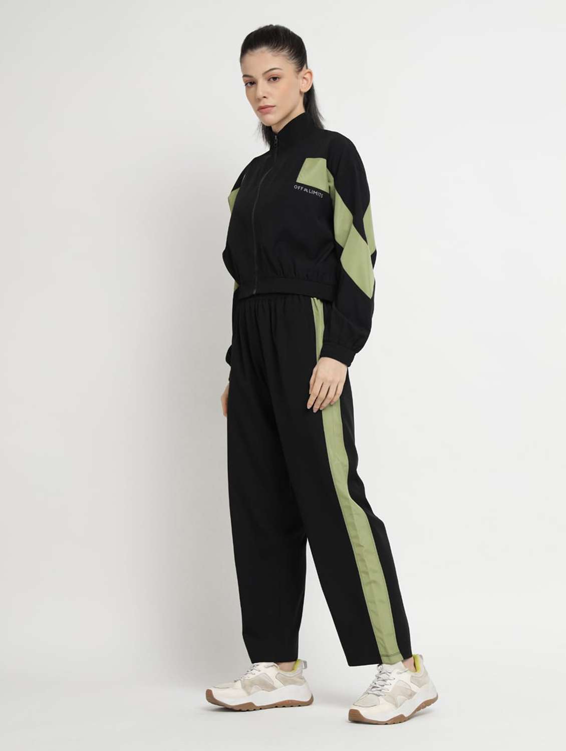 women taped long sleeves active wear set - 22582144 -  Standard Image - 2