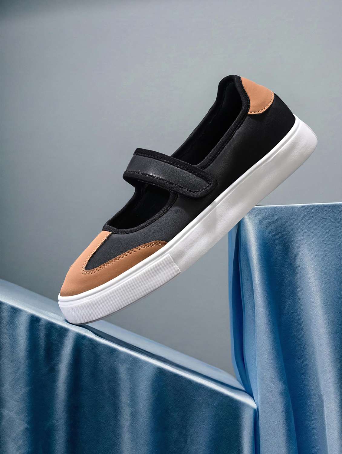 women colourblocked slip on sneaker