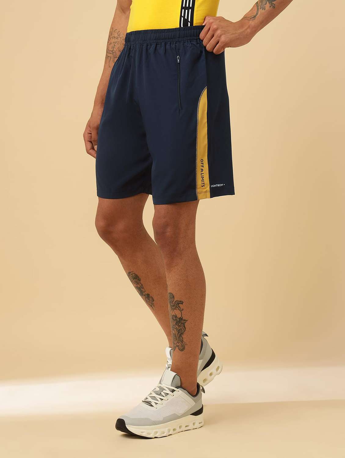Men Taped Mid Rise Regular Fit Sports Shorts - 22582203 -  Standard Image - 2