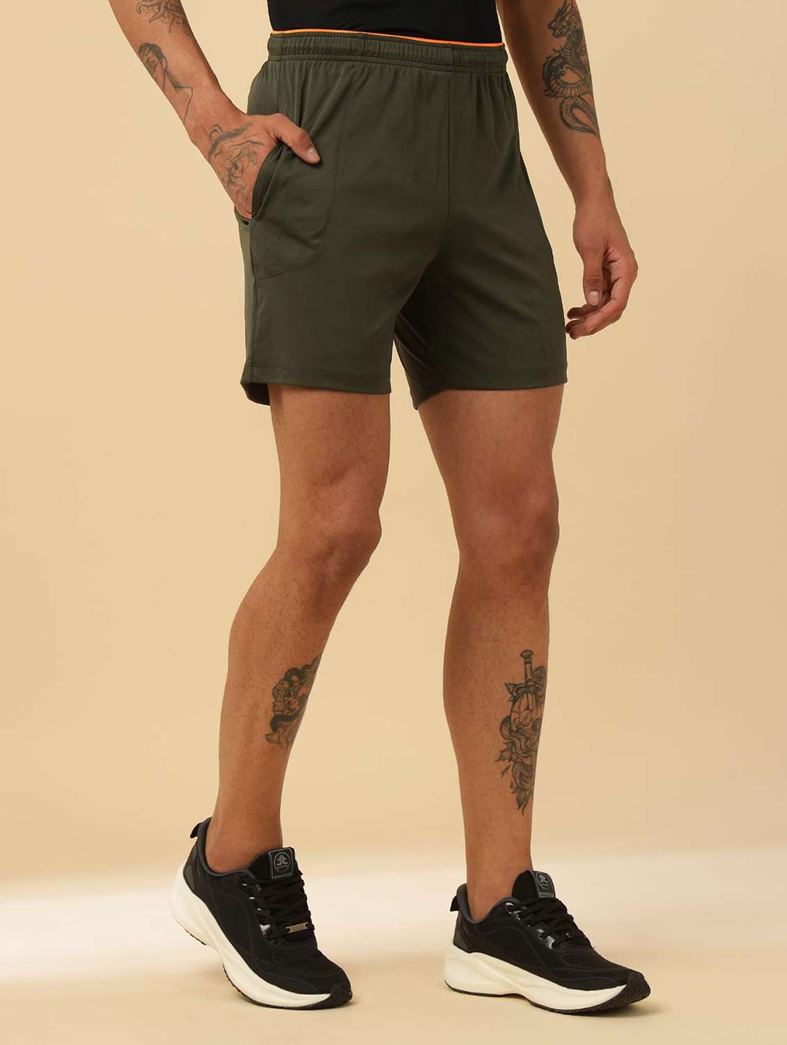 Men Solid Mid Rise Regular Fit Sports Shorts - 22582208 -  Standard Image - 2