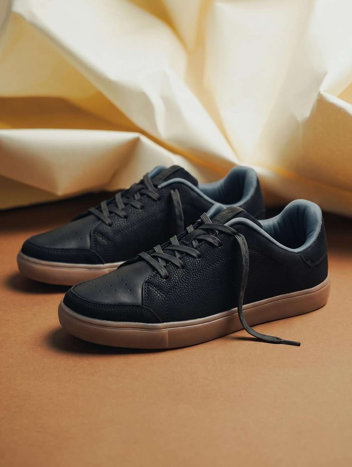men solid lace up sneaker