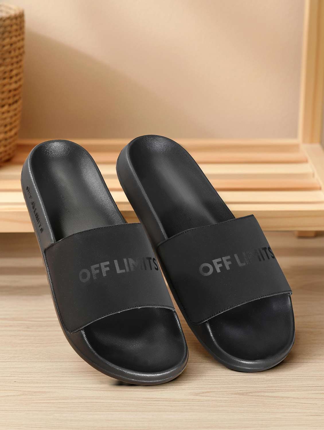men printed slip on slider
