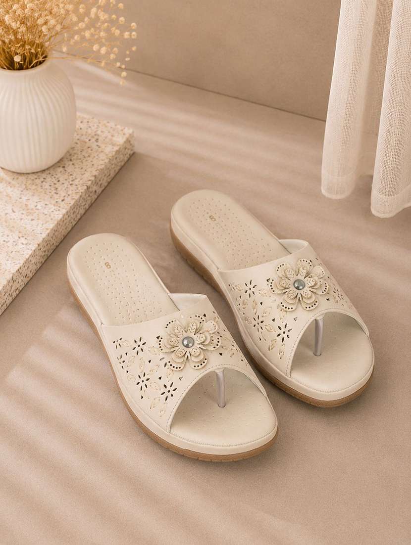 women cutwork toe separator flats