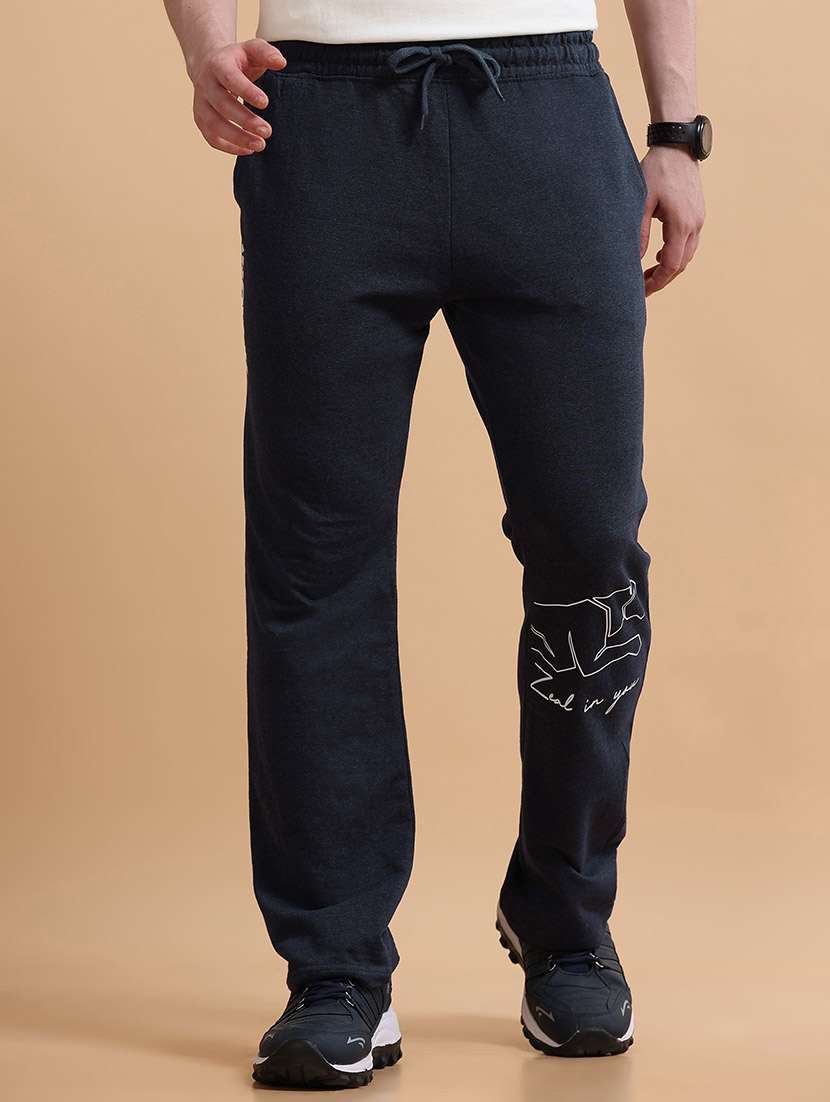 men printed mid rise full length track pant