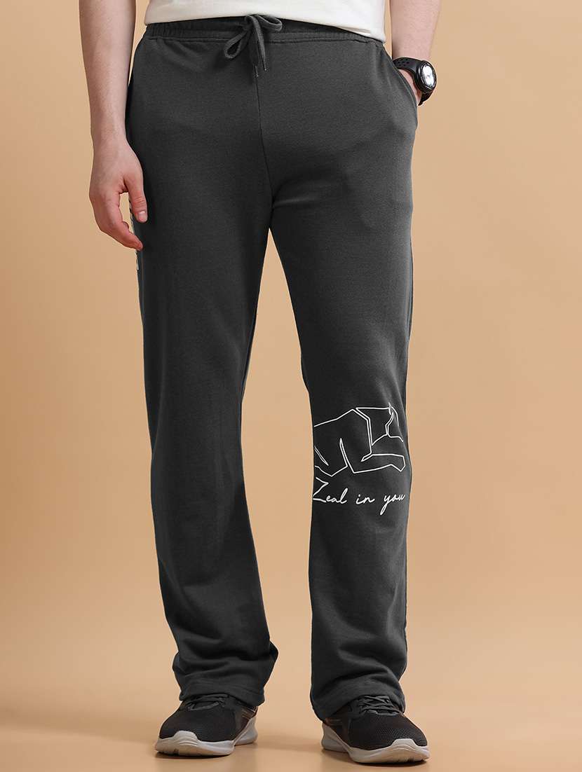 men printed mid rise full length track pant