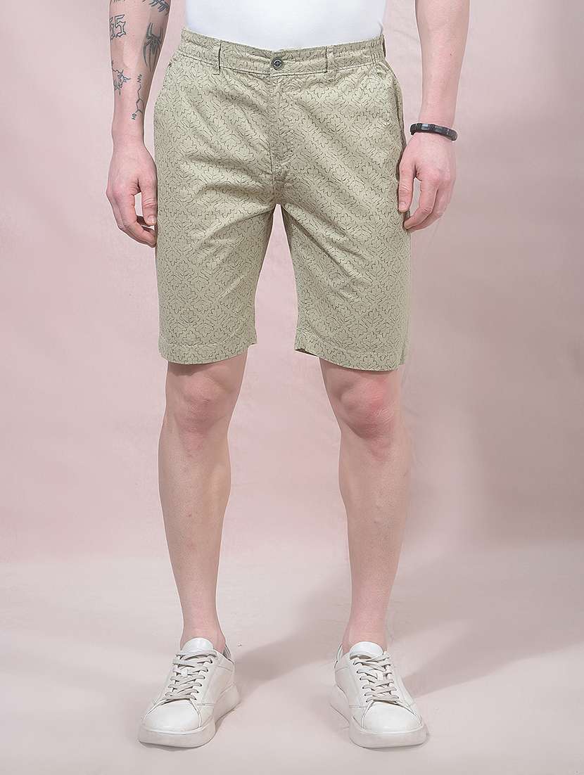 men printed mid rise regular fit shorts