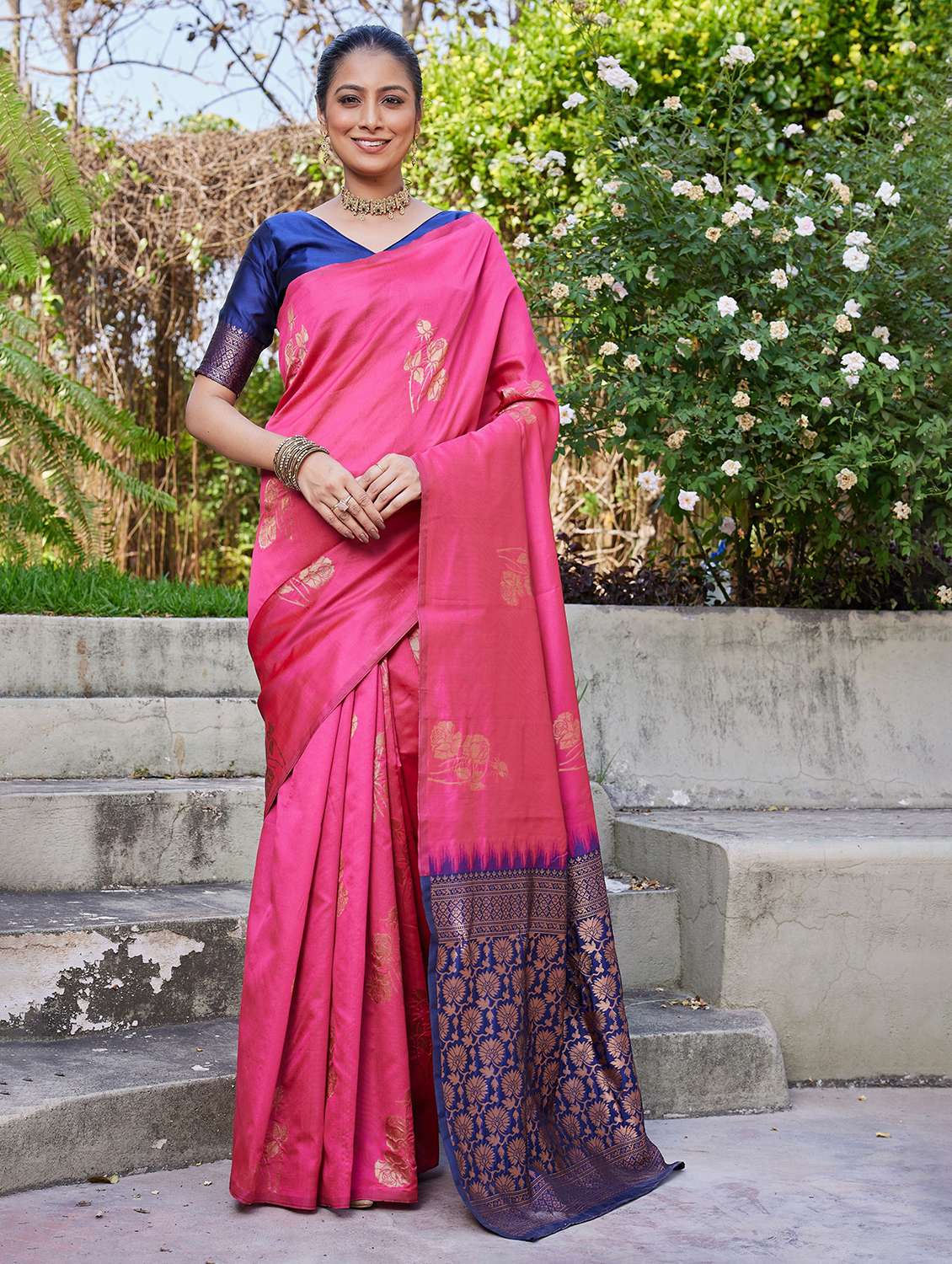 Women Self Design Banarasi Saree With Blouse - 22587321 -  Standard Image - 2