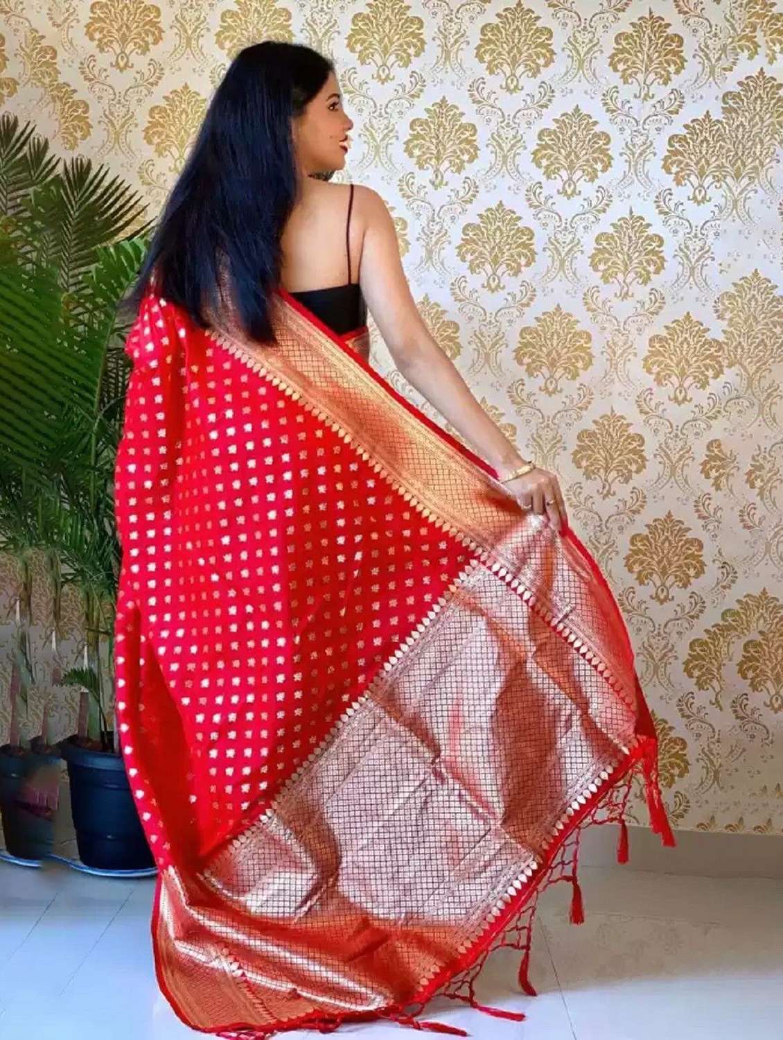 women self design banarasi saree with blouse - 22587352 -  Standard Image - 2