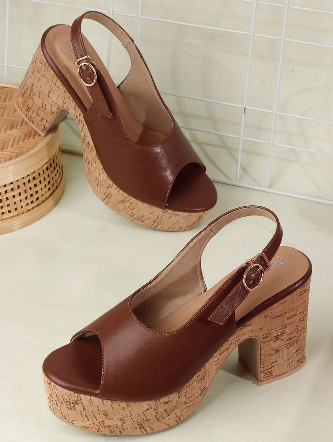 women solid back strap sandal