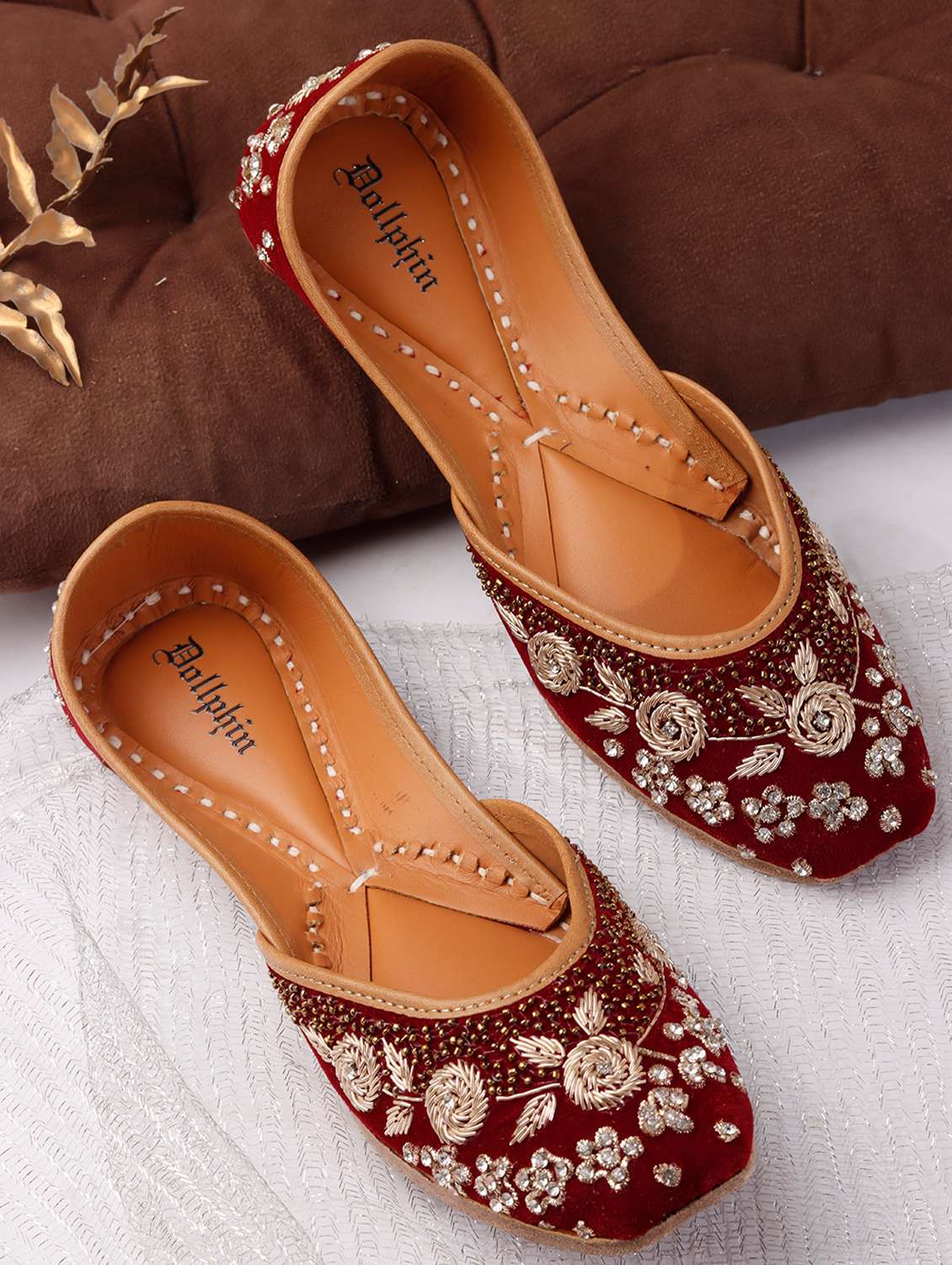 women embroidered slip on jutis