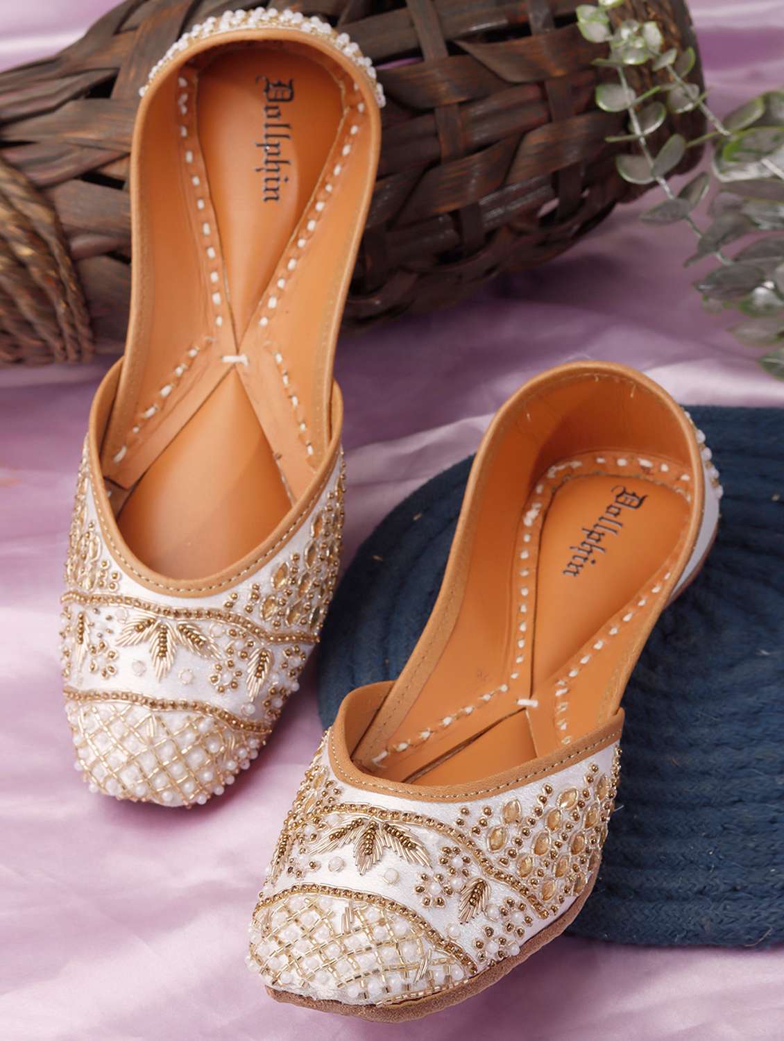 women embroidered slip on jutis