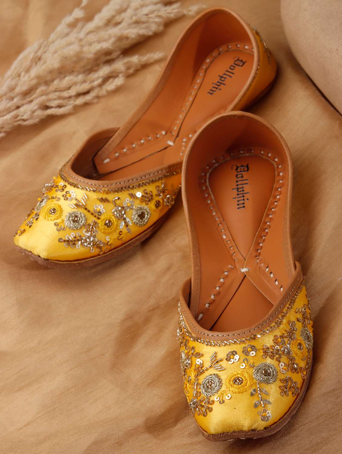 women embroidered slip on jutis