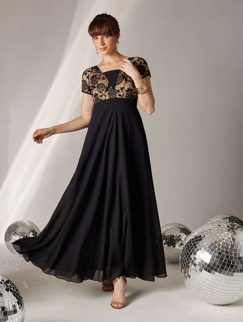 women self design short sleeves fit and flare gown