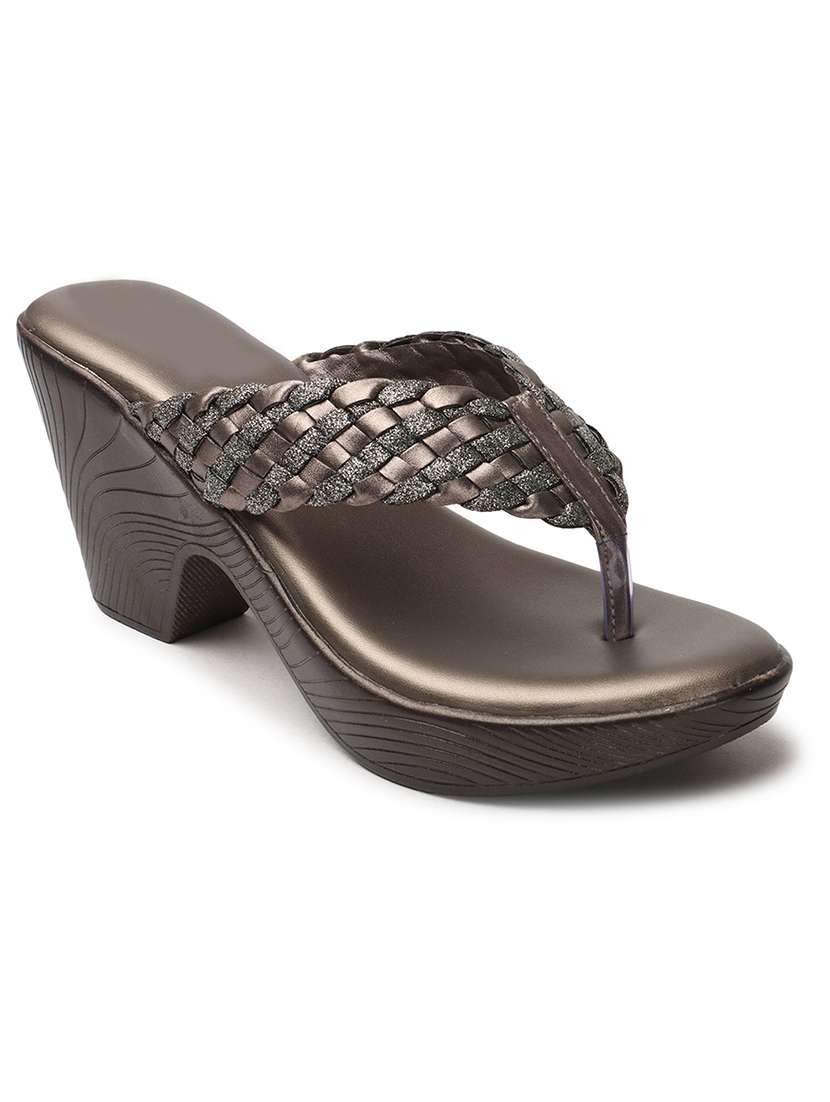 women textured toe separator sandal