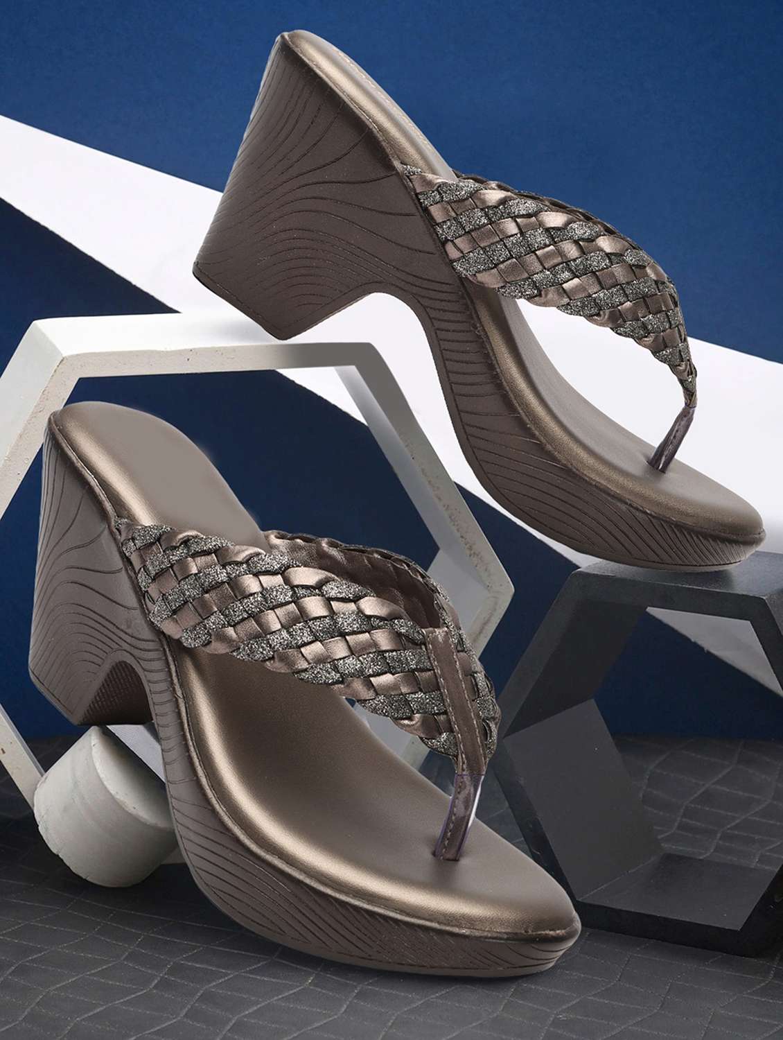 women textured toe separator sandal