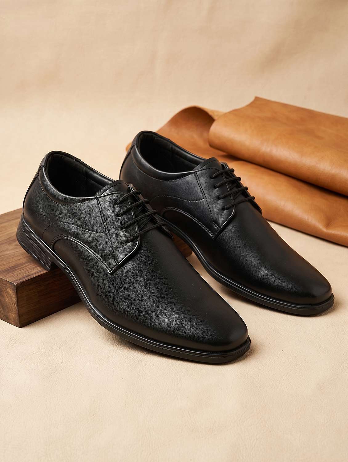 men black lace-up derby