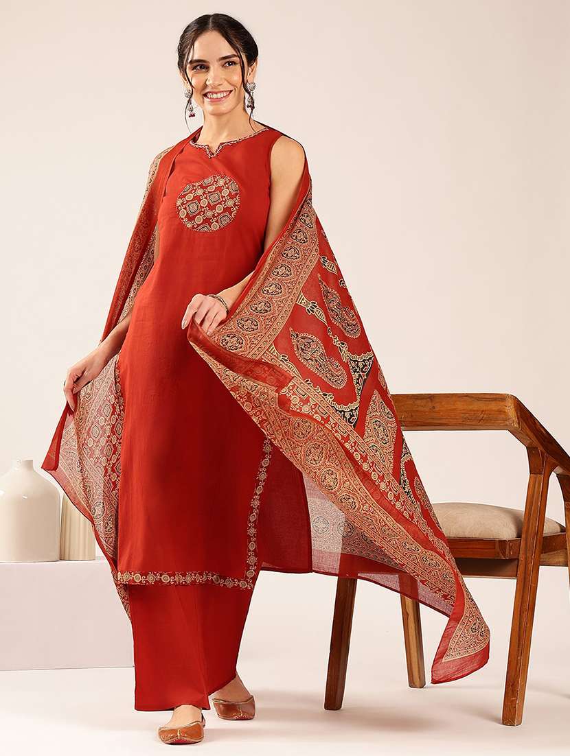 women patchwork sleeveless kurta pant set with dupatta