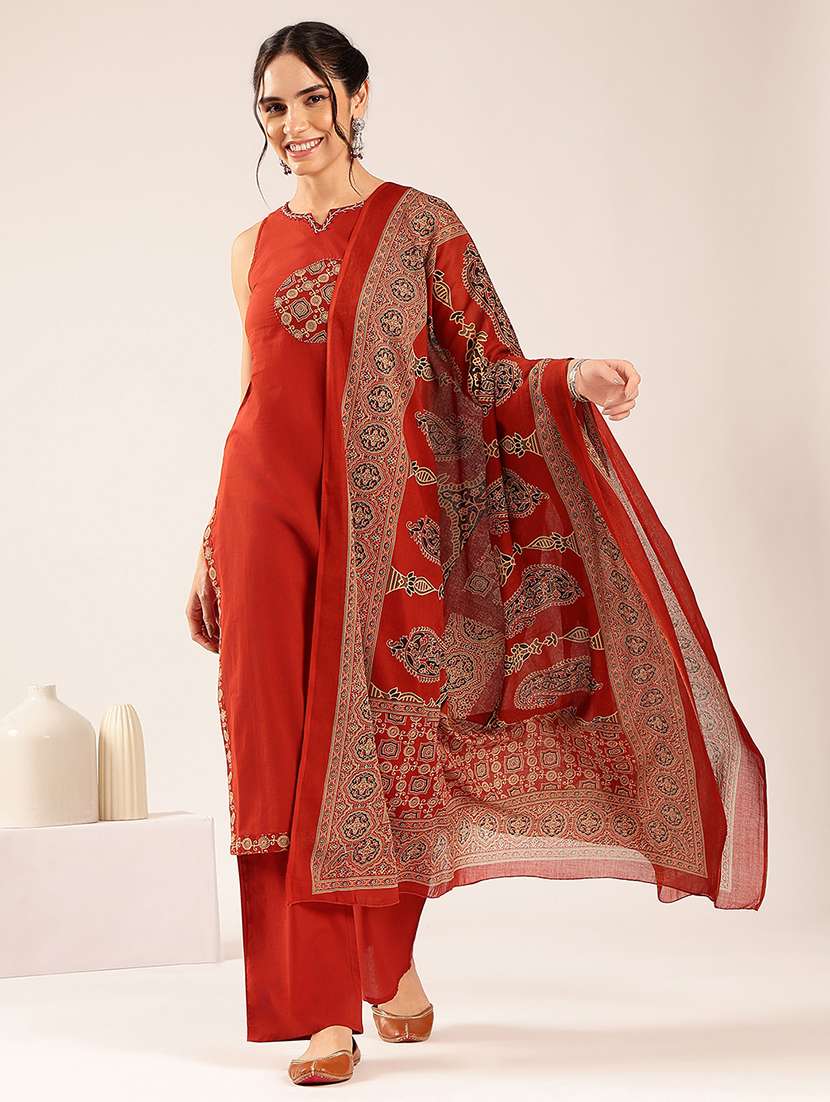 women patchwork sleeveless kurta pant set with dupatta - 22590045 -  Standard Image - 2