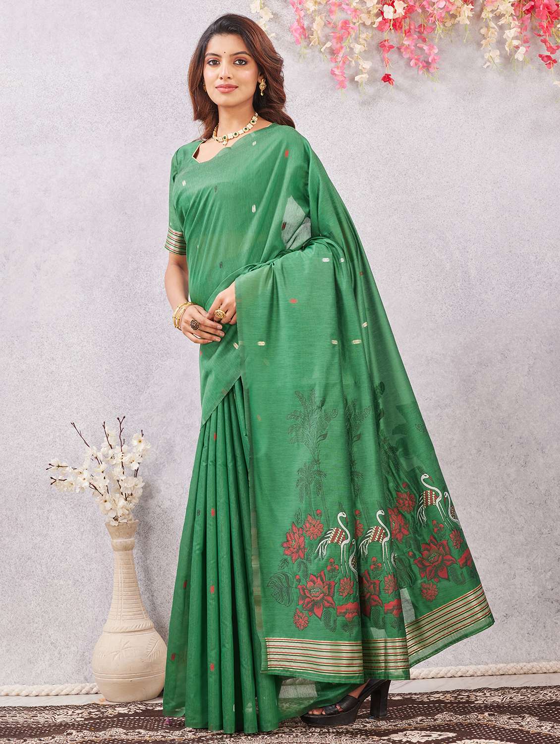 women self design handloom saree with blouse - 22590243 -  Standard Image - 2