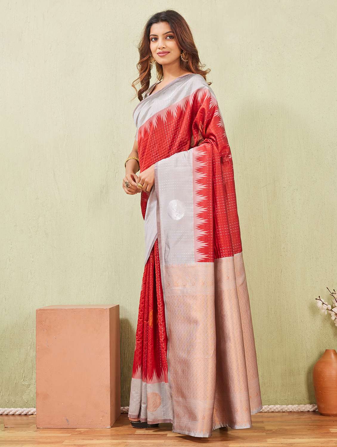 women self design bordered saree with blouse - 22590266 -  Standard Image - 2
