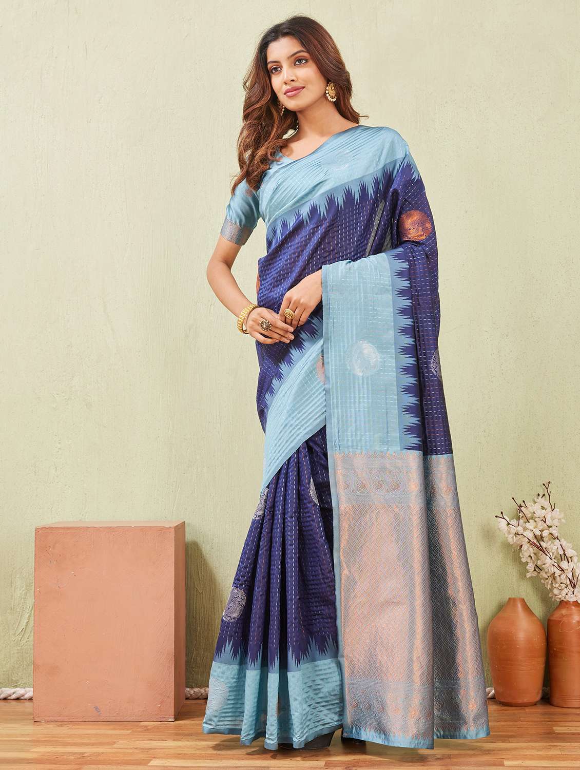 women self design bordered saree with blouse - 22590268 -  Standard Image - 2