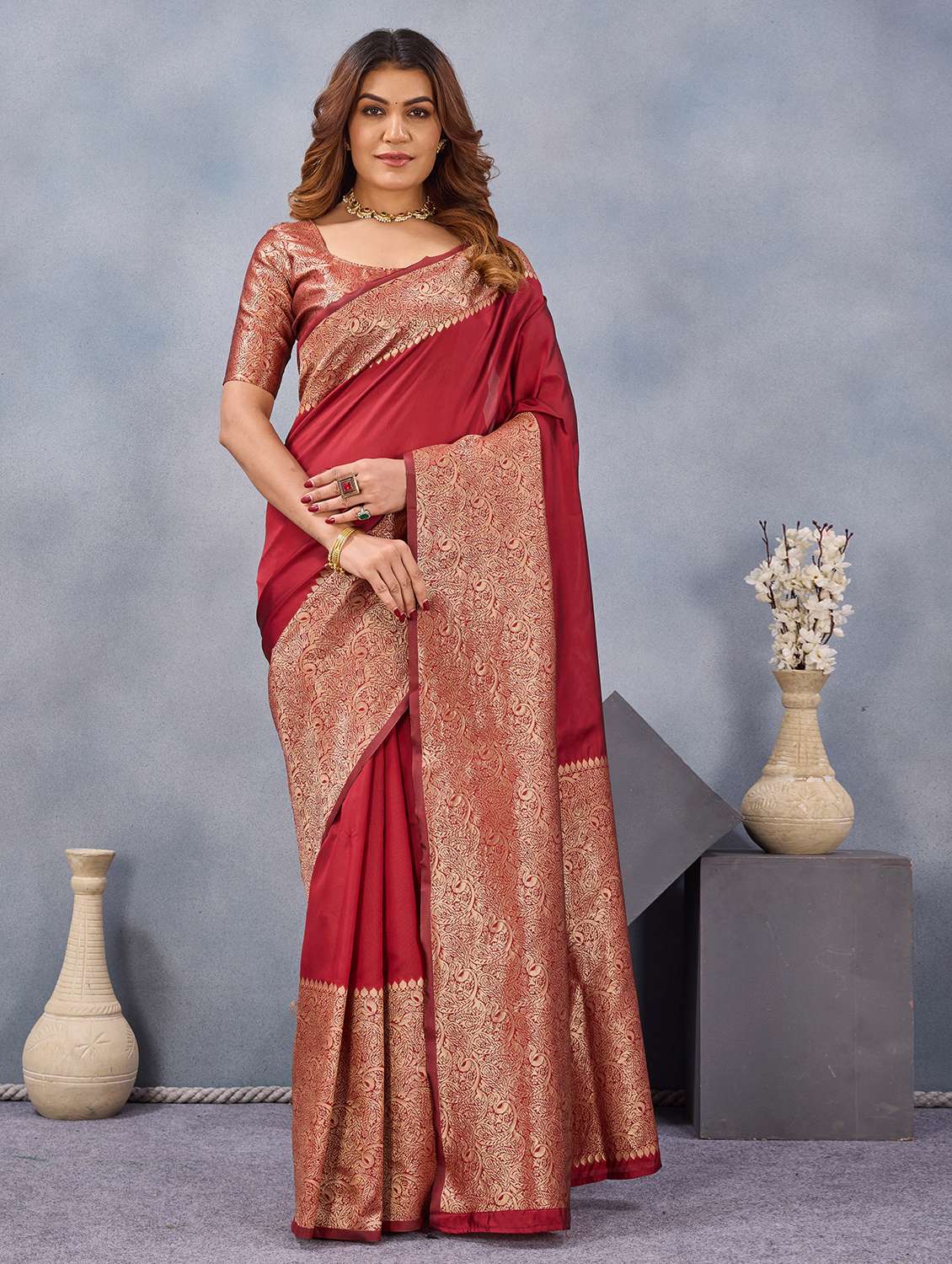 women solid with bordered saree with blouse