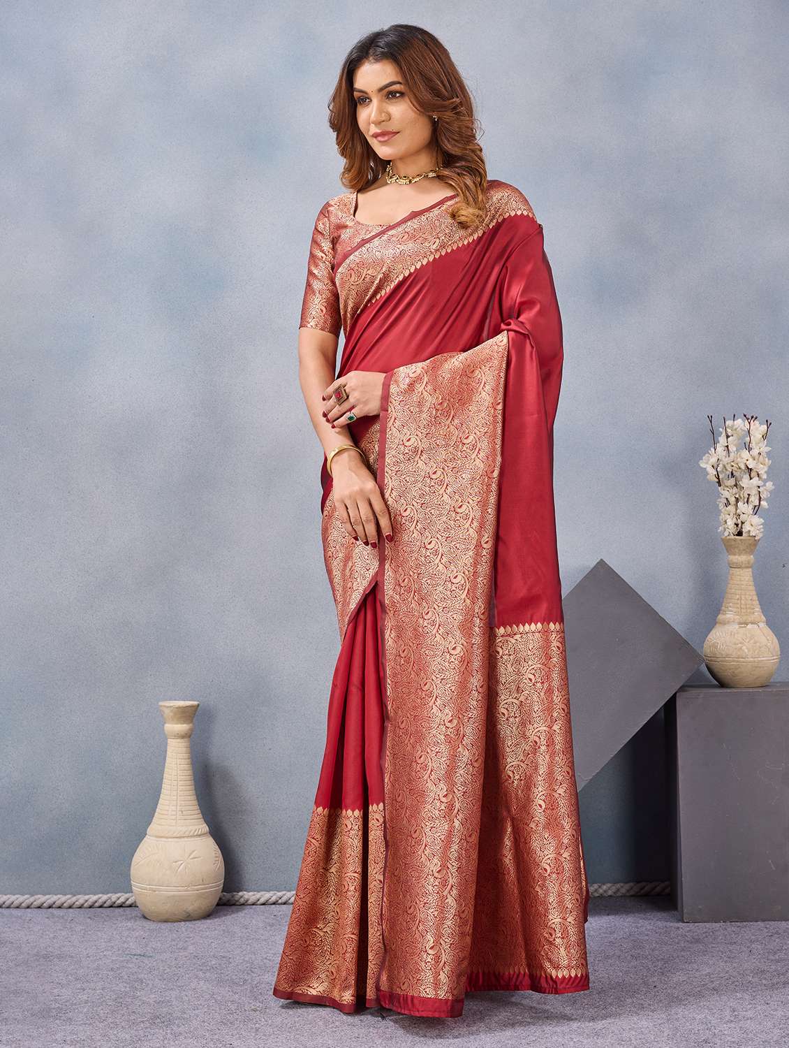 women solid with bordered saree with blouse - 22590272 -  Standard Image - 2