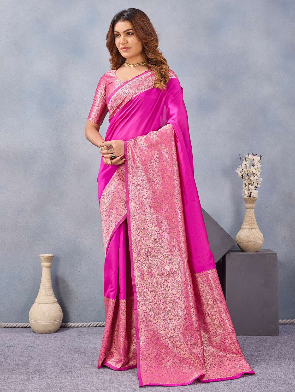 women solid with bordered saree with blouse - 22590273 -  Standard Image - 2