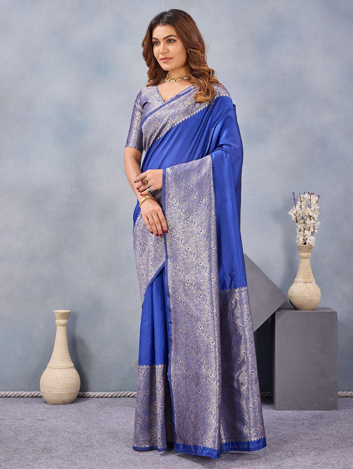 women solid with bordered saree with blouse - 22590274 -  Standard Image - 2