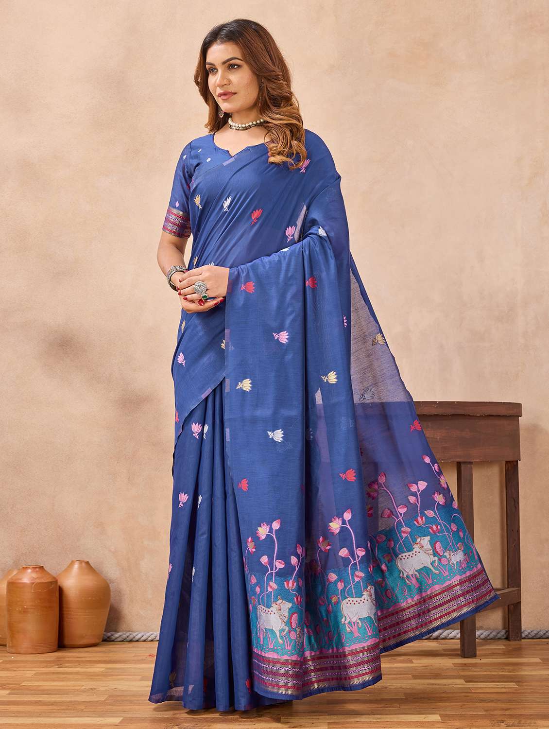 women self design handloom saree with blouse - 22590275 -  Standard Image - 2