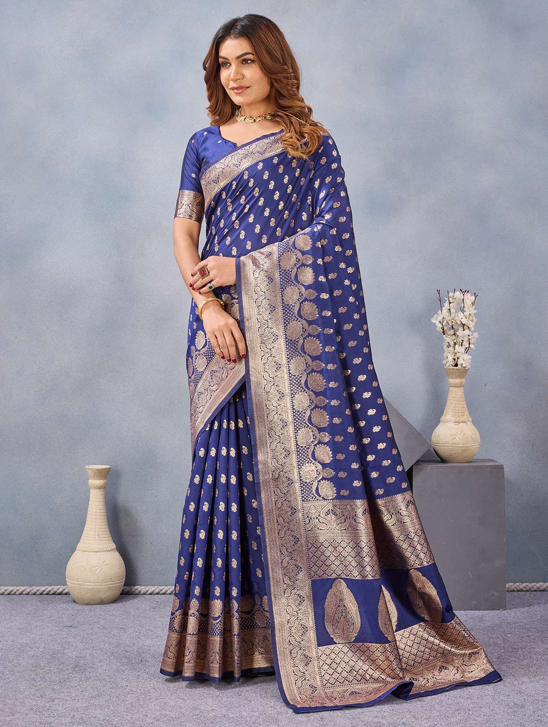 women self design banarasi saree with blouse - 22590286 -  Standard Image - 2