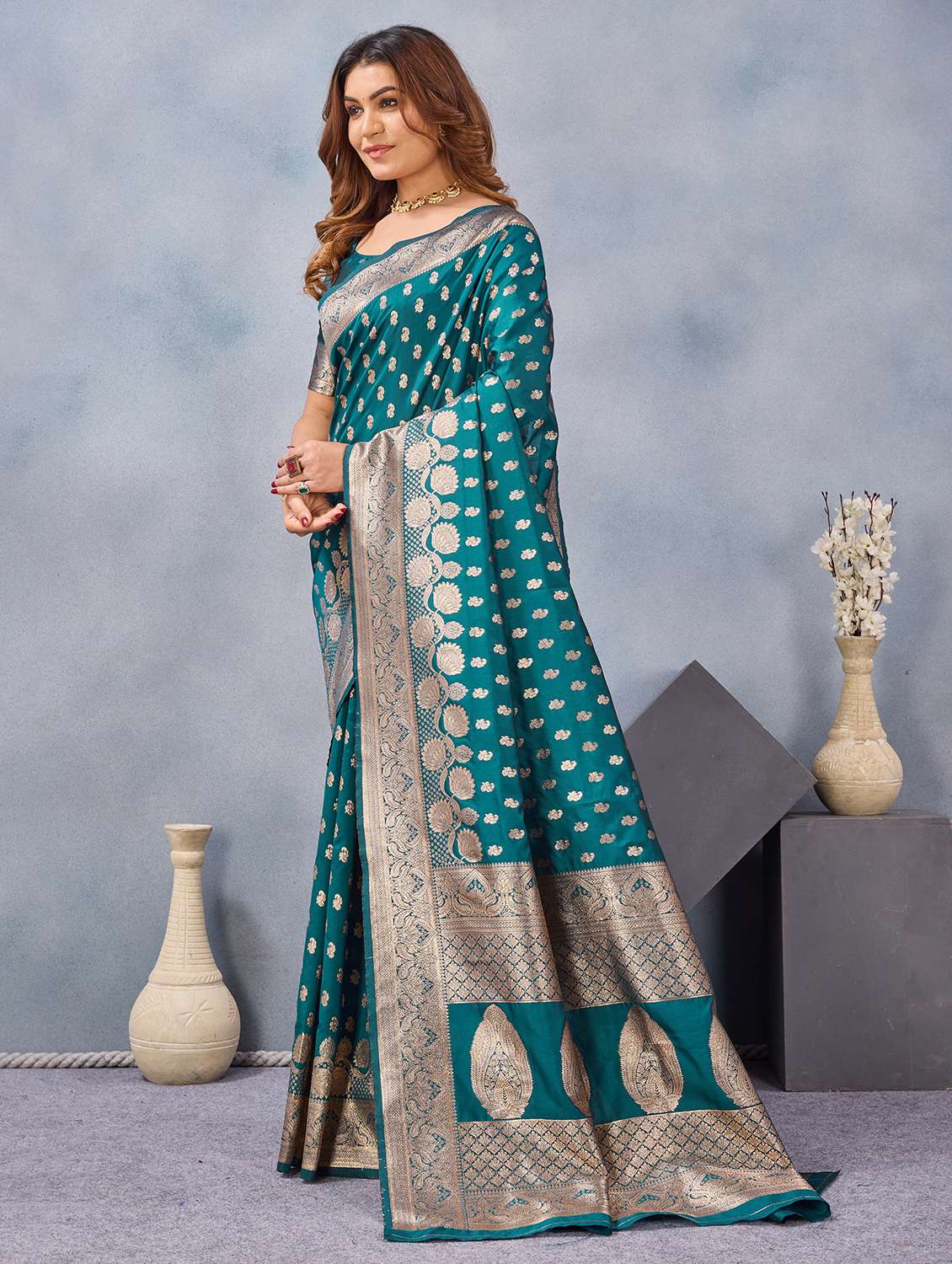 women self design banarasi saree with blouse - 22590289 -  Standard Image - 2