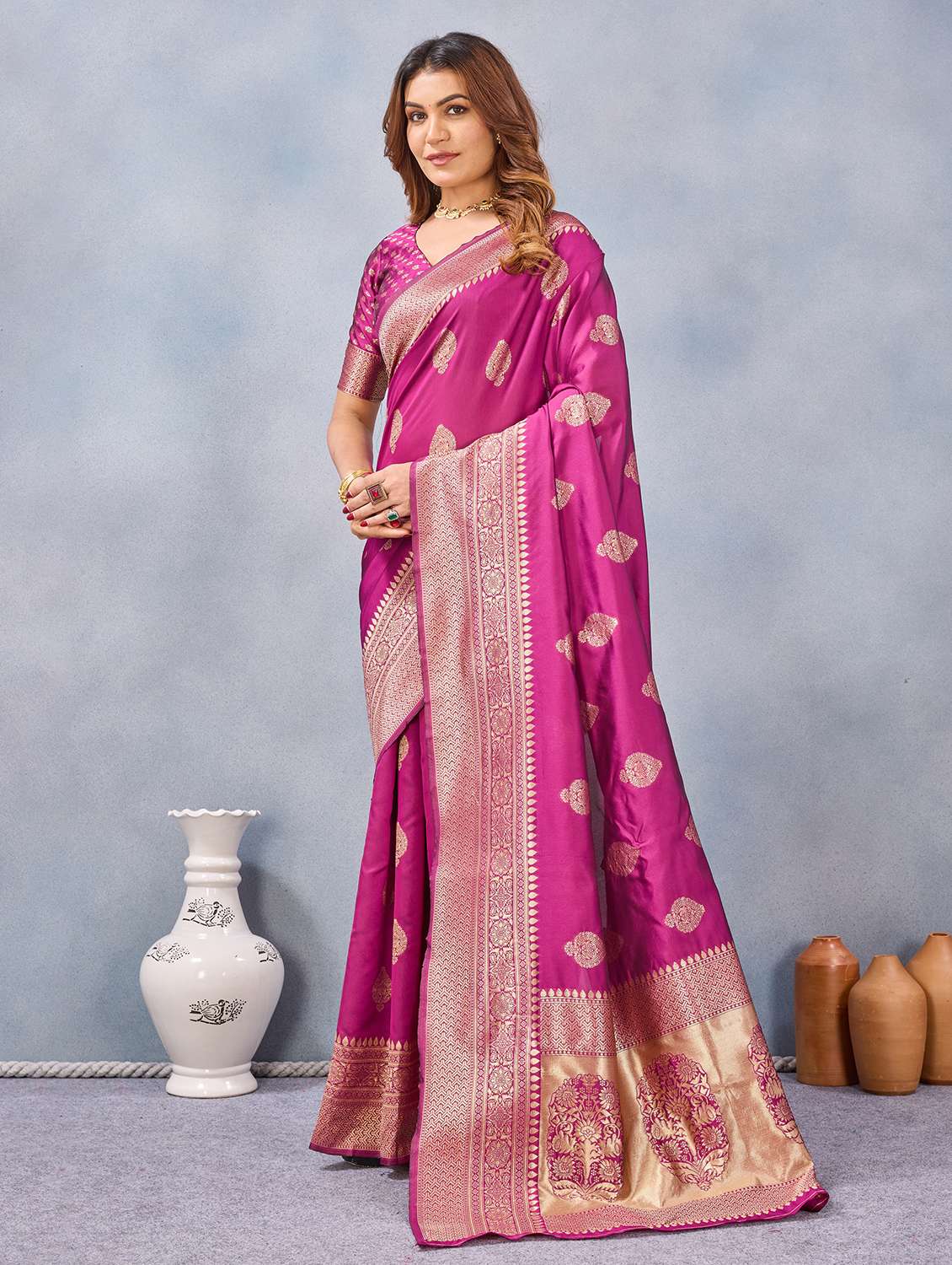Women Self Design Banarasi Saree With Blouse - 22590311 -  Standard Image - 2