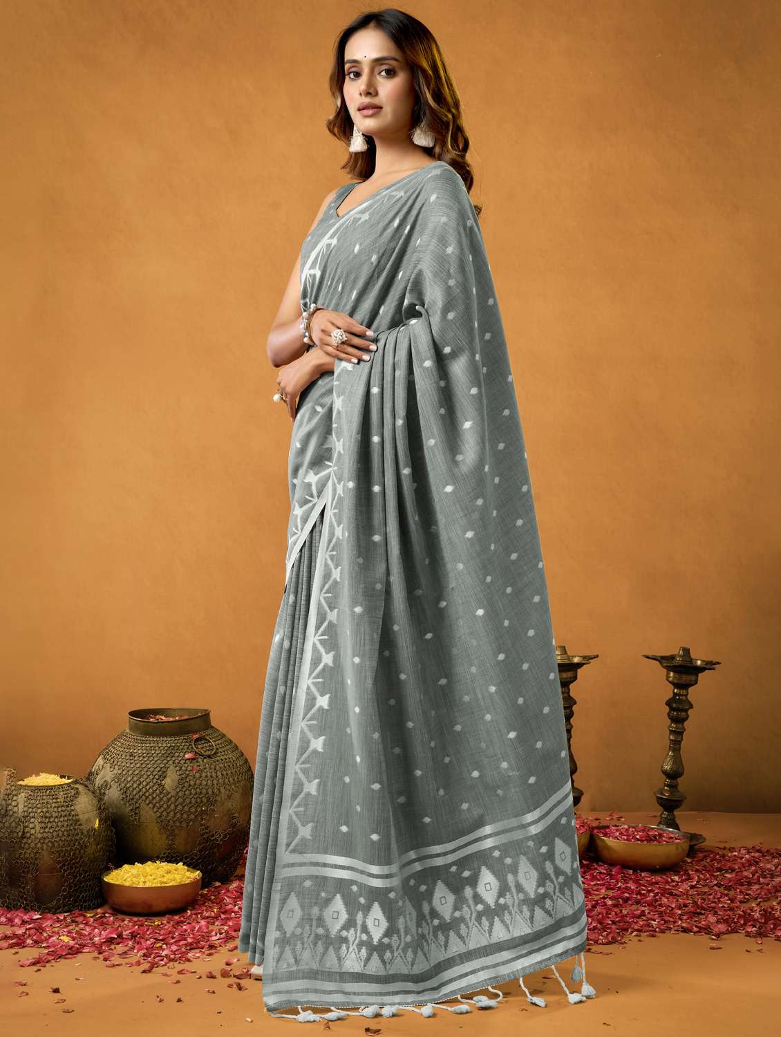 women self design handloom saree with blouse - 22592520 -  Standard Image - 2