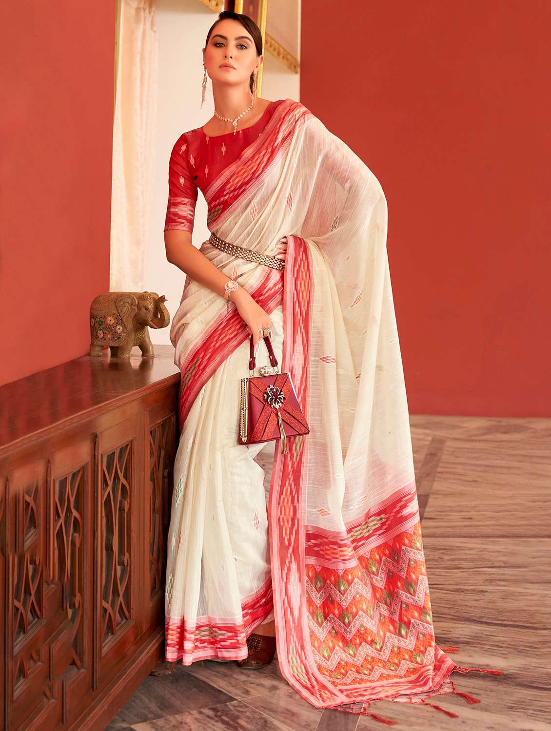 women self design handloom saree with blouse - 22592687 -  Standard Image - 2