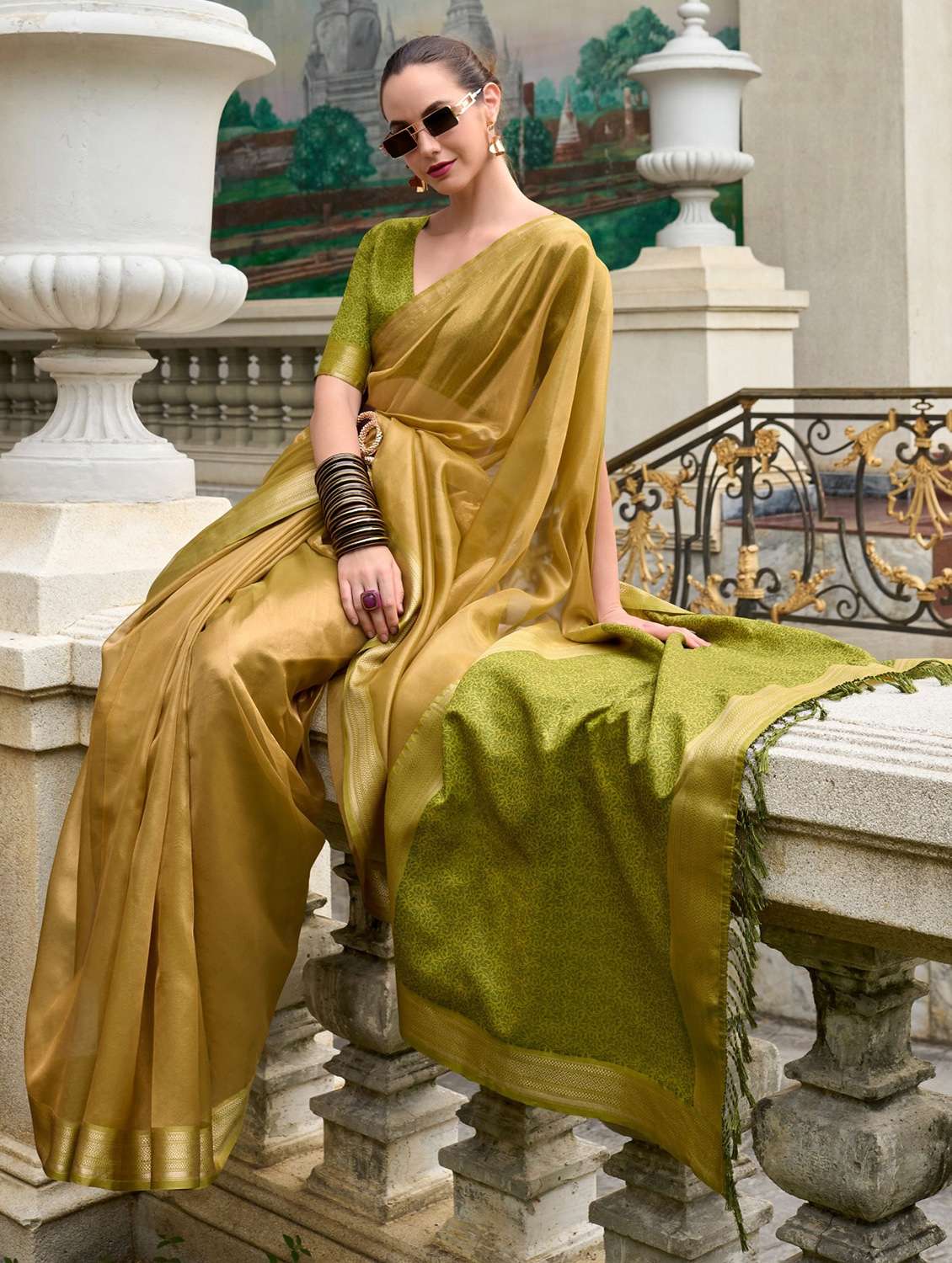 women solid with bordered saree with blouse - 22593031 -  Standard Image - 2