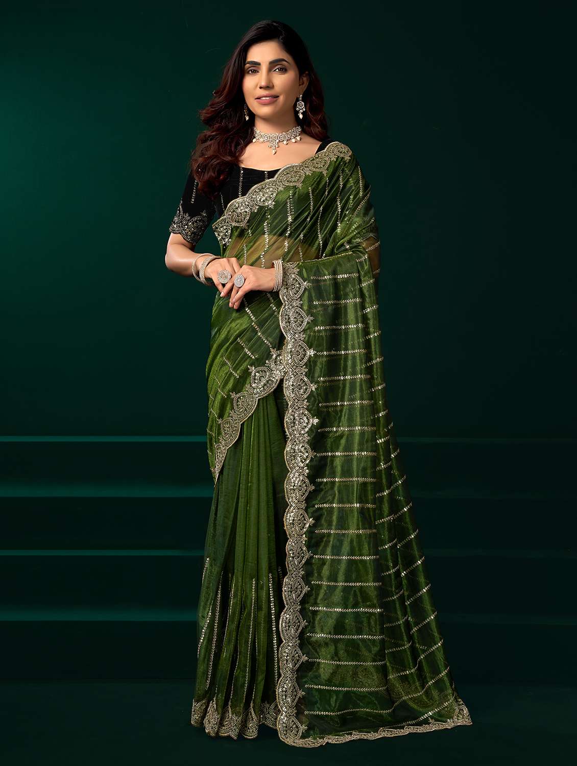 Women Solid With Work Embroidered Saree With Blouse - 22593046 -  Standard Image - 2