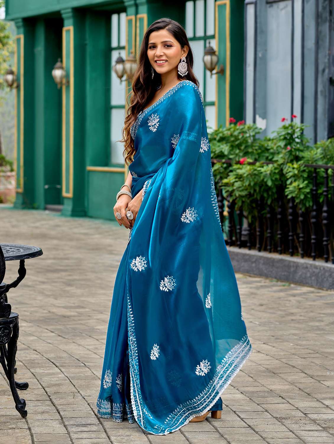 Women Solid With Work Embroidered Saree With Blouse - 22593143 -  Standard Image - 2