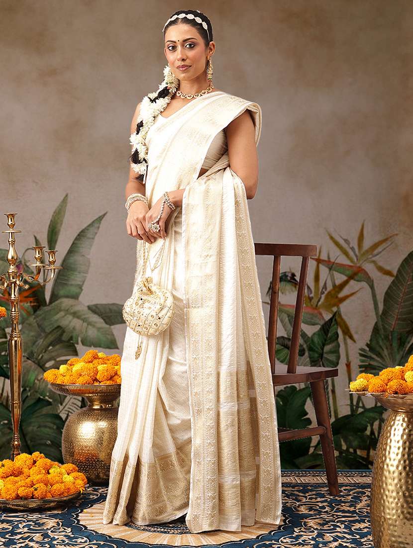 women checkered kasavu saree with blouse