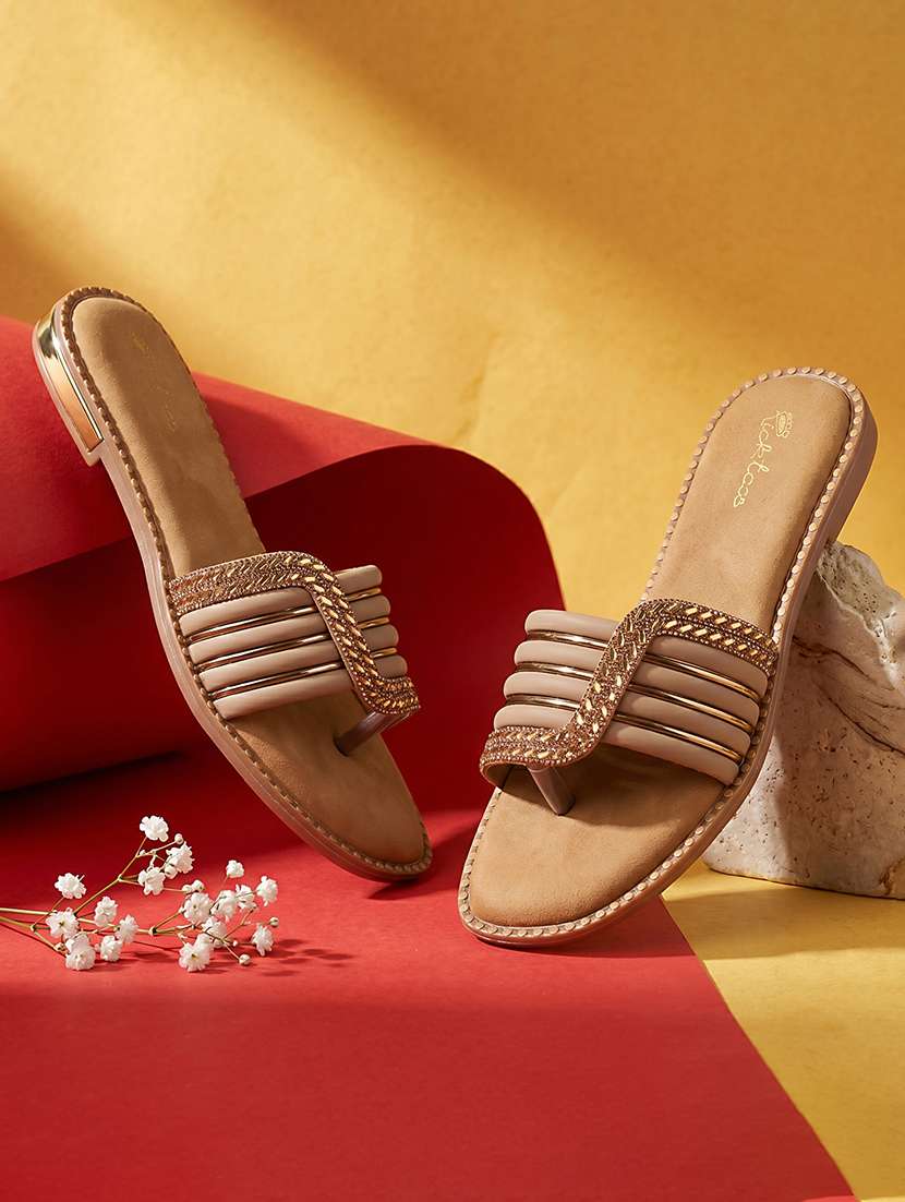 women embellished toe separator flats
