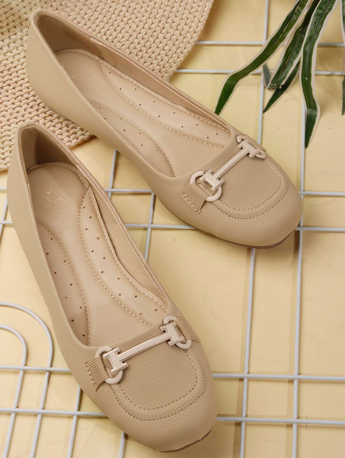 women textured slip on ballerina