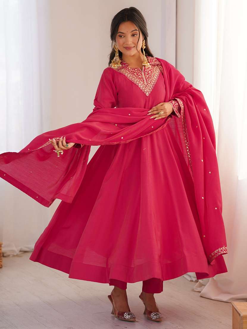 women embroidered long sleeves kurta pant set with dupatta