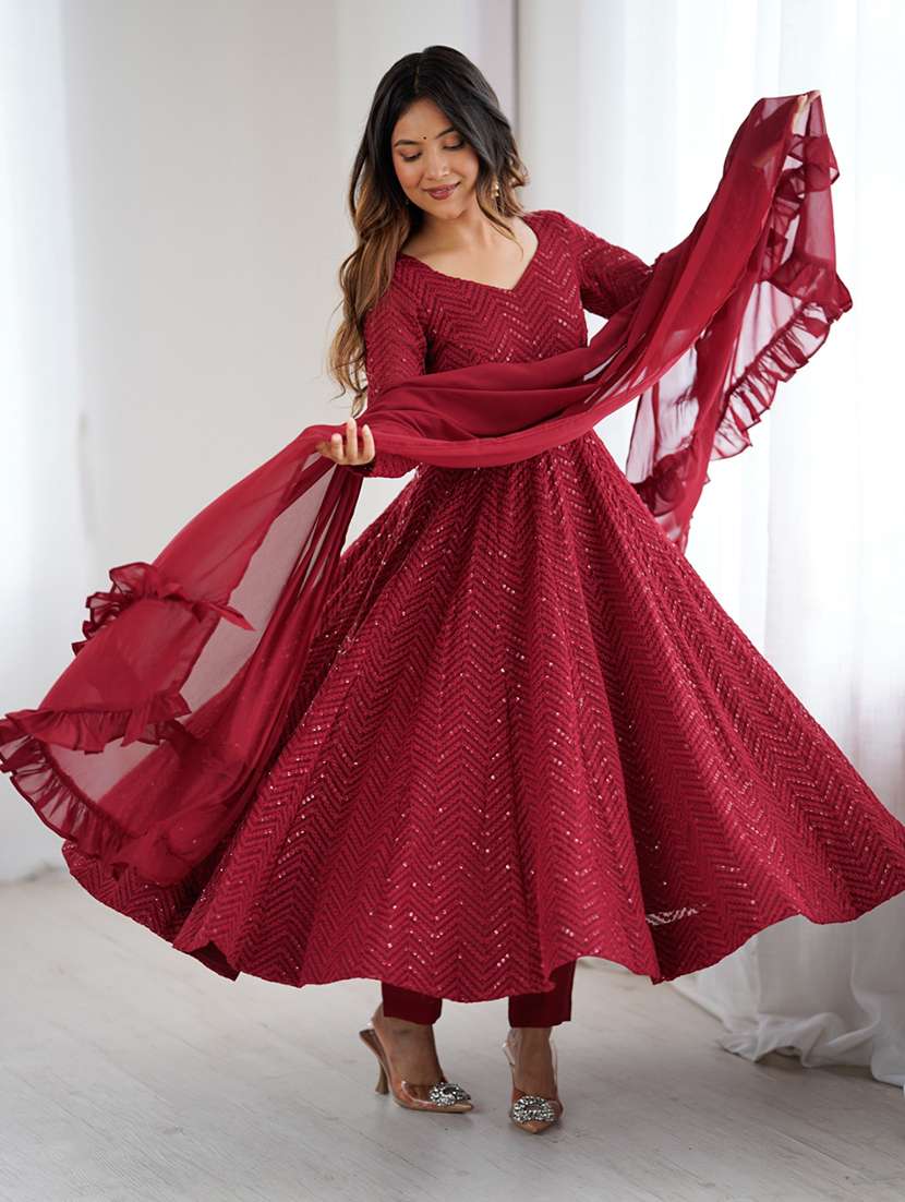 women embroidered long sleeves kurta pant set with dupatta