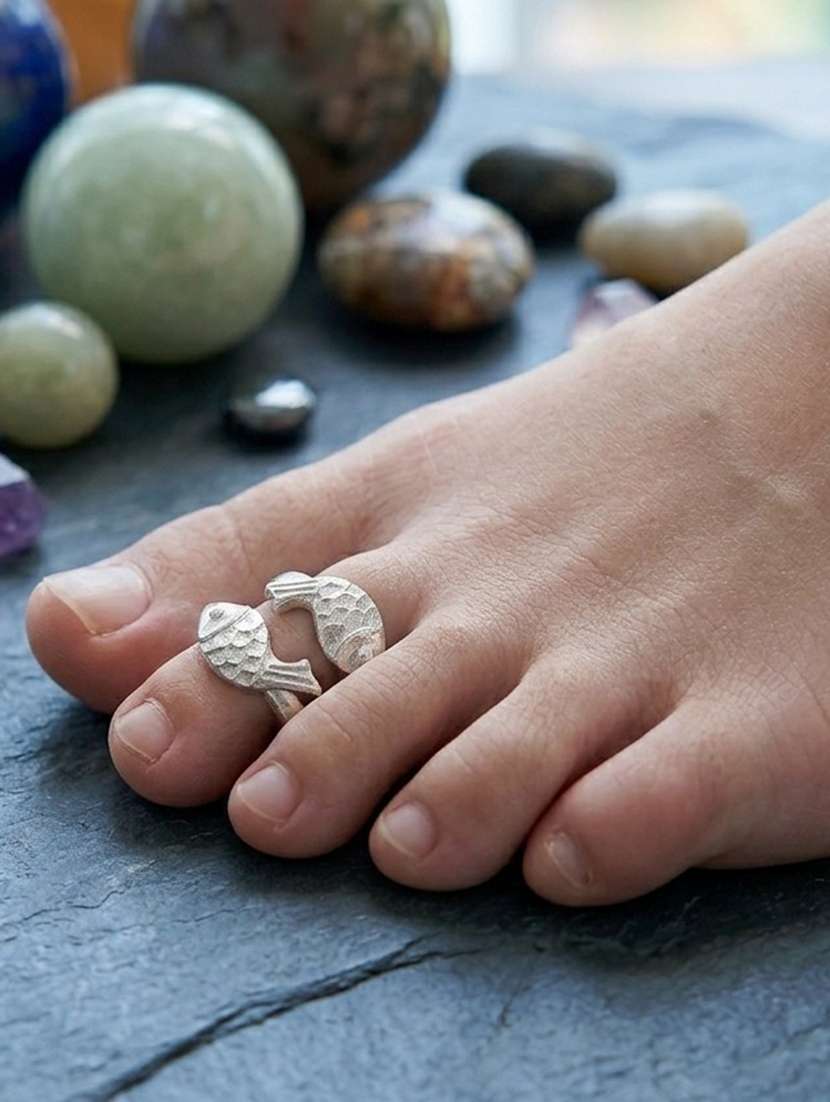 Women Oxidised Adjustable Toe Ring Set - 22596185 -  Standard Image - 2