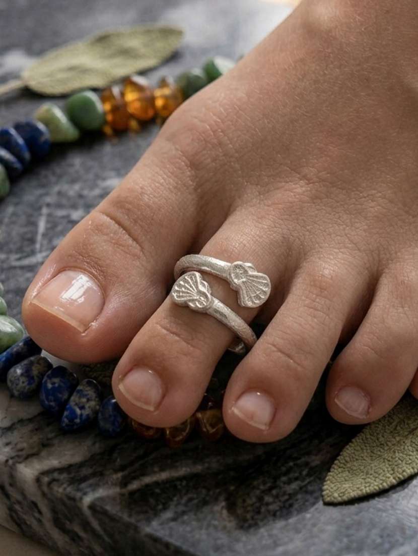 Women Oxidised Adjustable Toe Ring Set - 22596186 -  Standard Image - 2